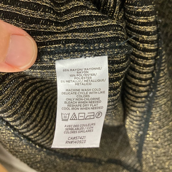 Women’s LOFT Black and Gold Sweater Size Large - Picture 10 of 10